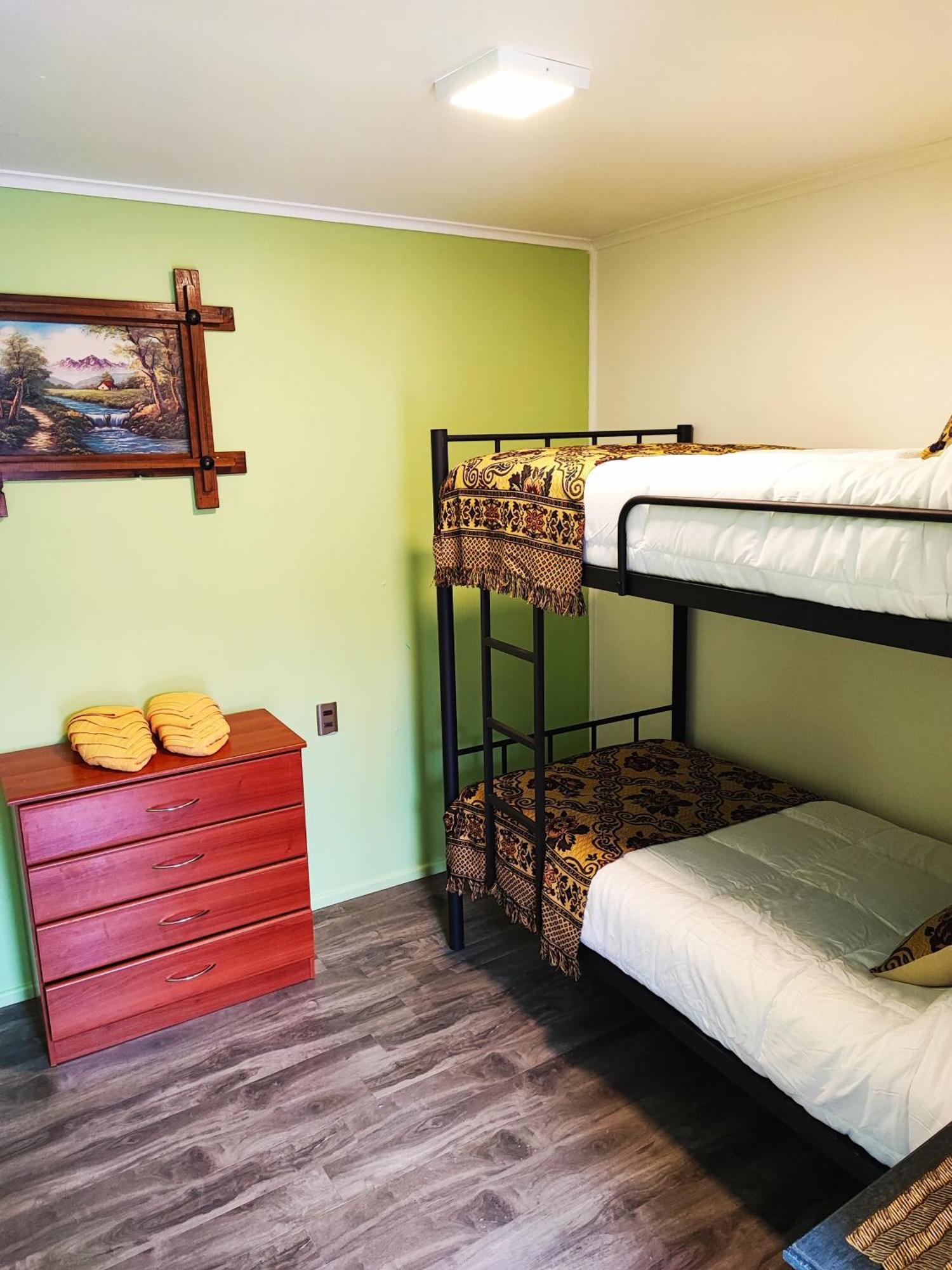 Hostel Kuntur Puerto Natales Eksteriør bilde